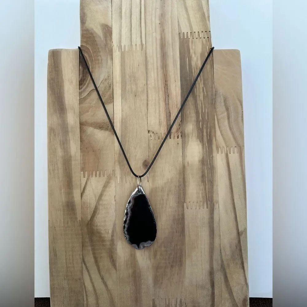 Brown/grey agate quartz pendant with waxed cord